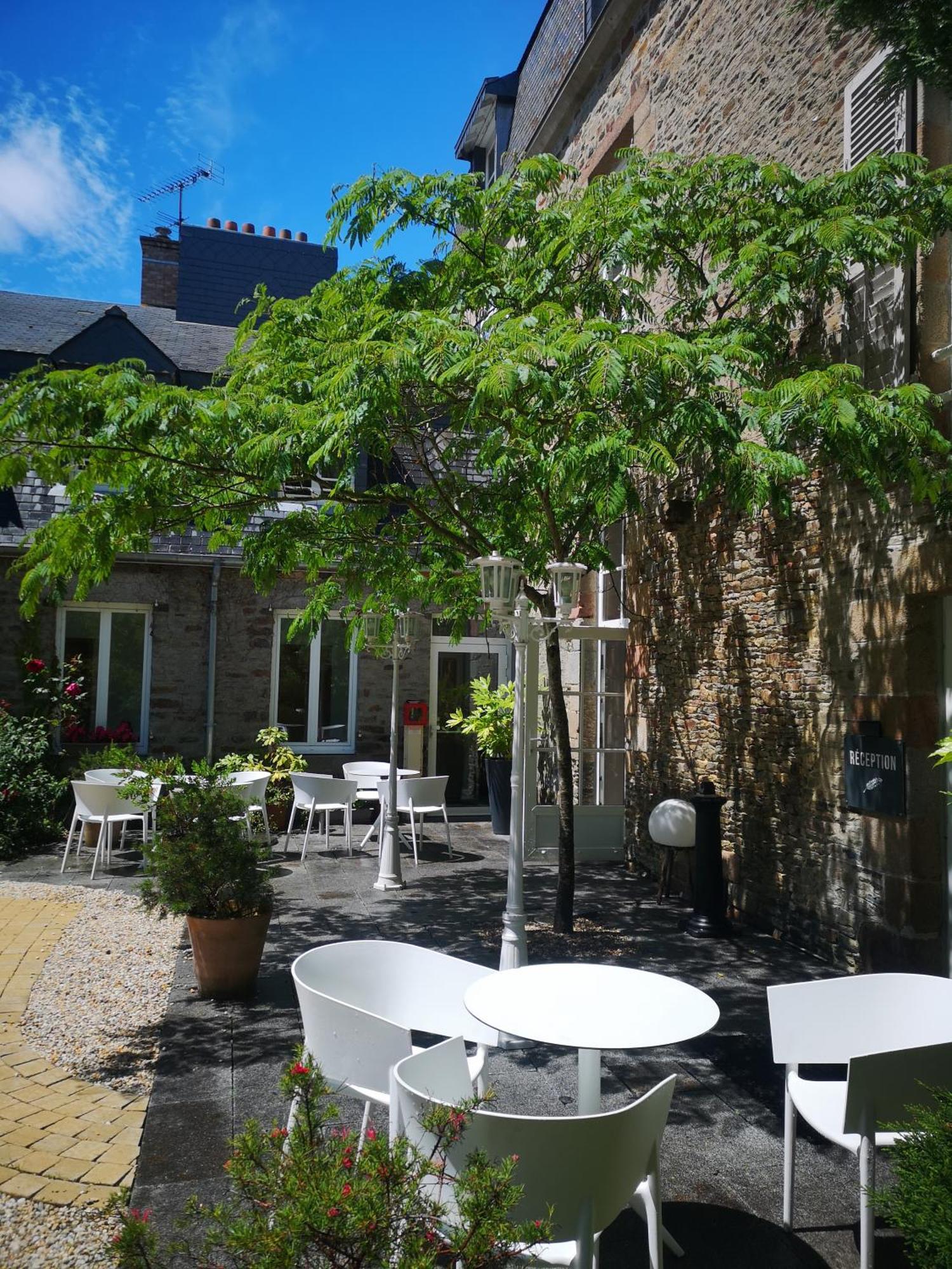 Hôtel Victor Hugo Pontorson Buitenkant foto