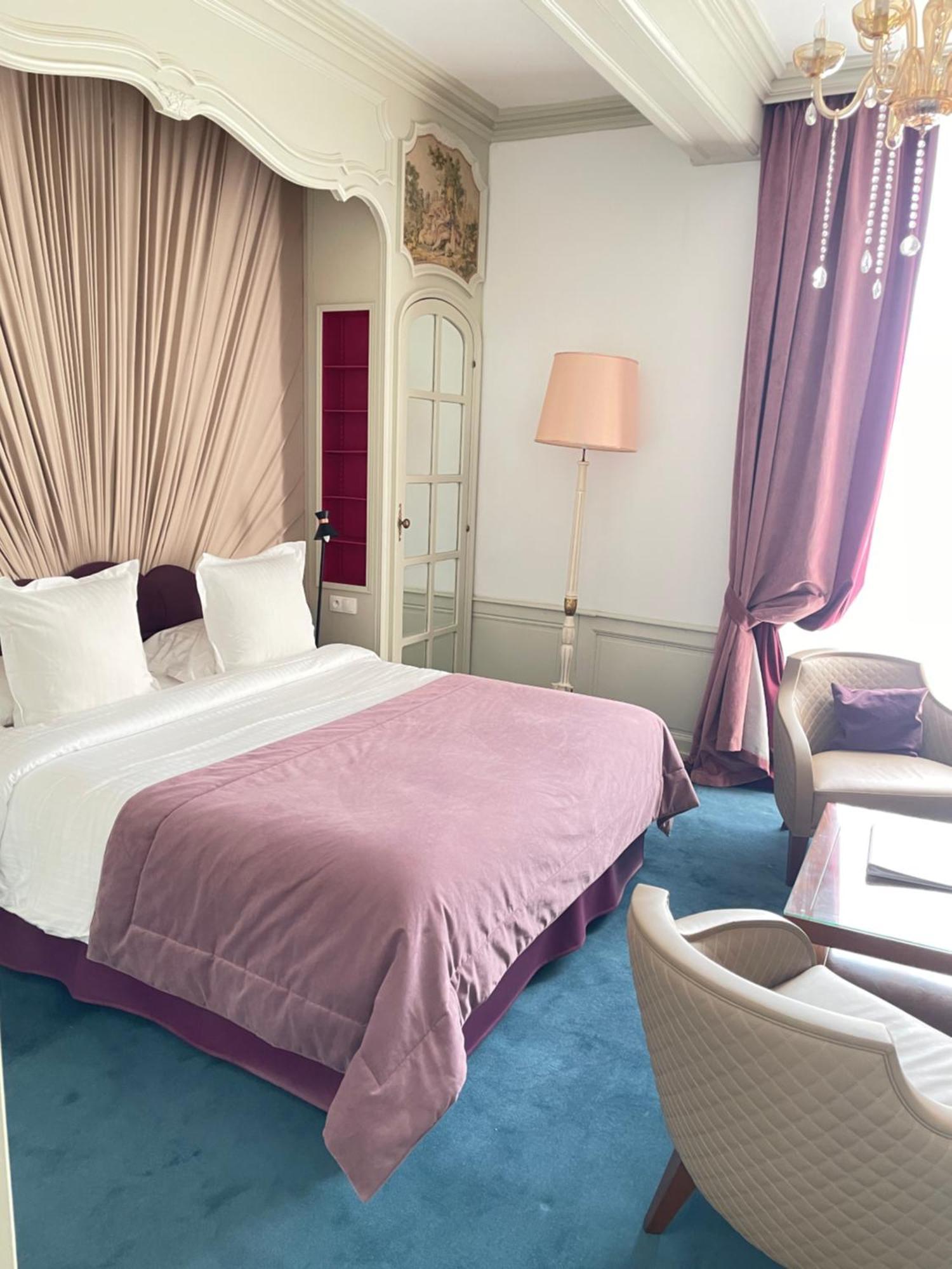 Hôtel Victor Hugo Pontorson Buitenkant foto