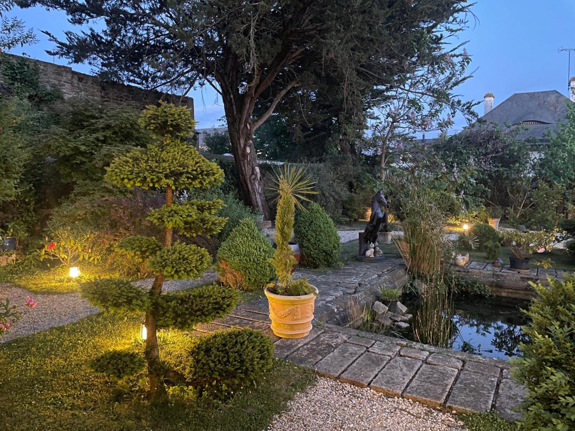 Hôtel Victor Hugo Pontorson Buitenkant foto