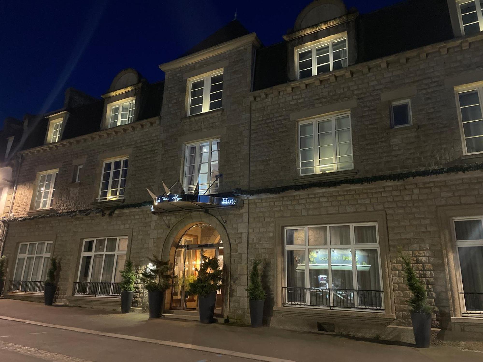 Hôtel Victor Hugo Pontorson Buitenkant foto
