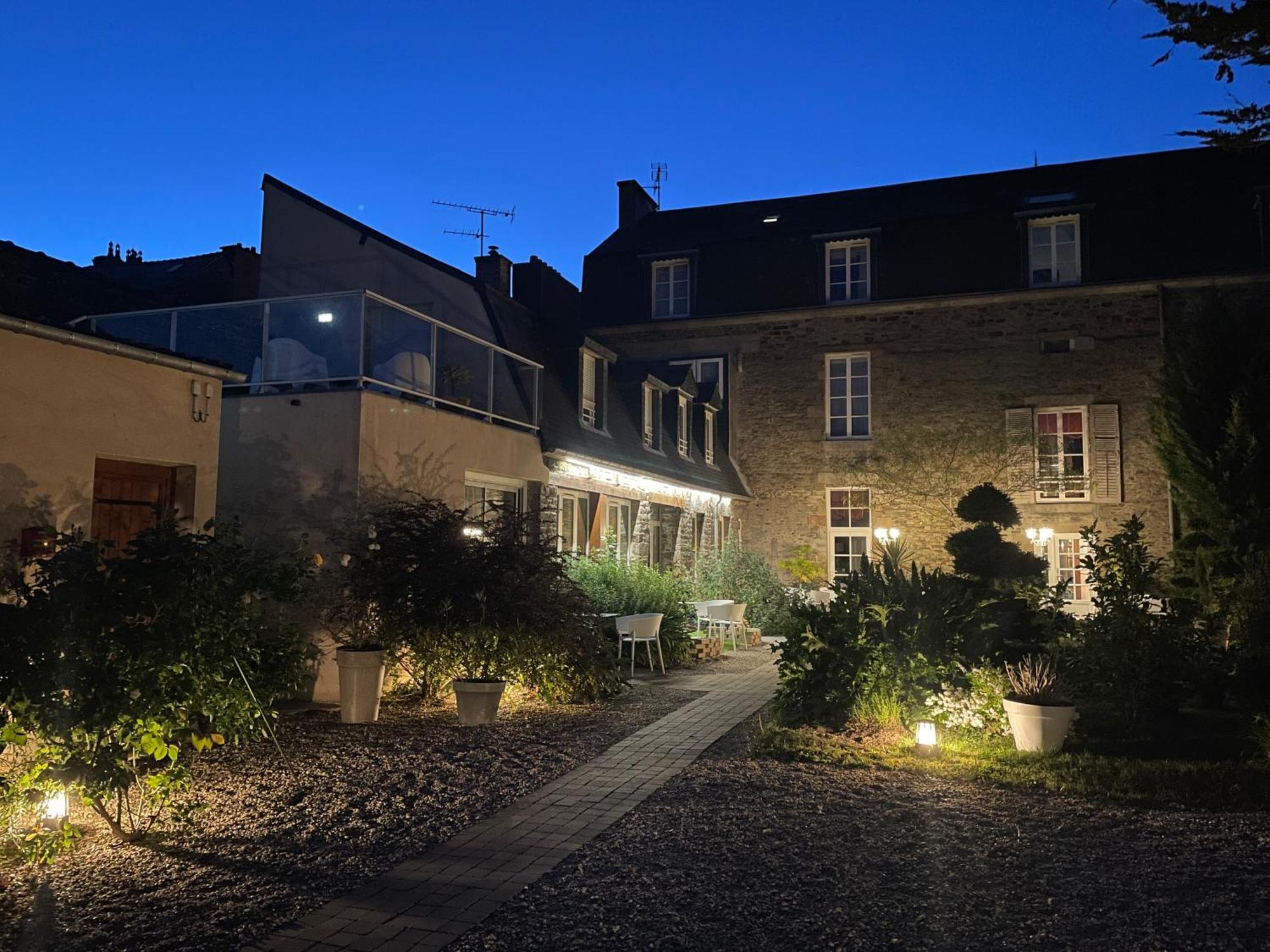 Hôtel Victor Hugo Pontorson Buitenkant foto