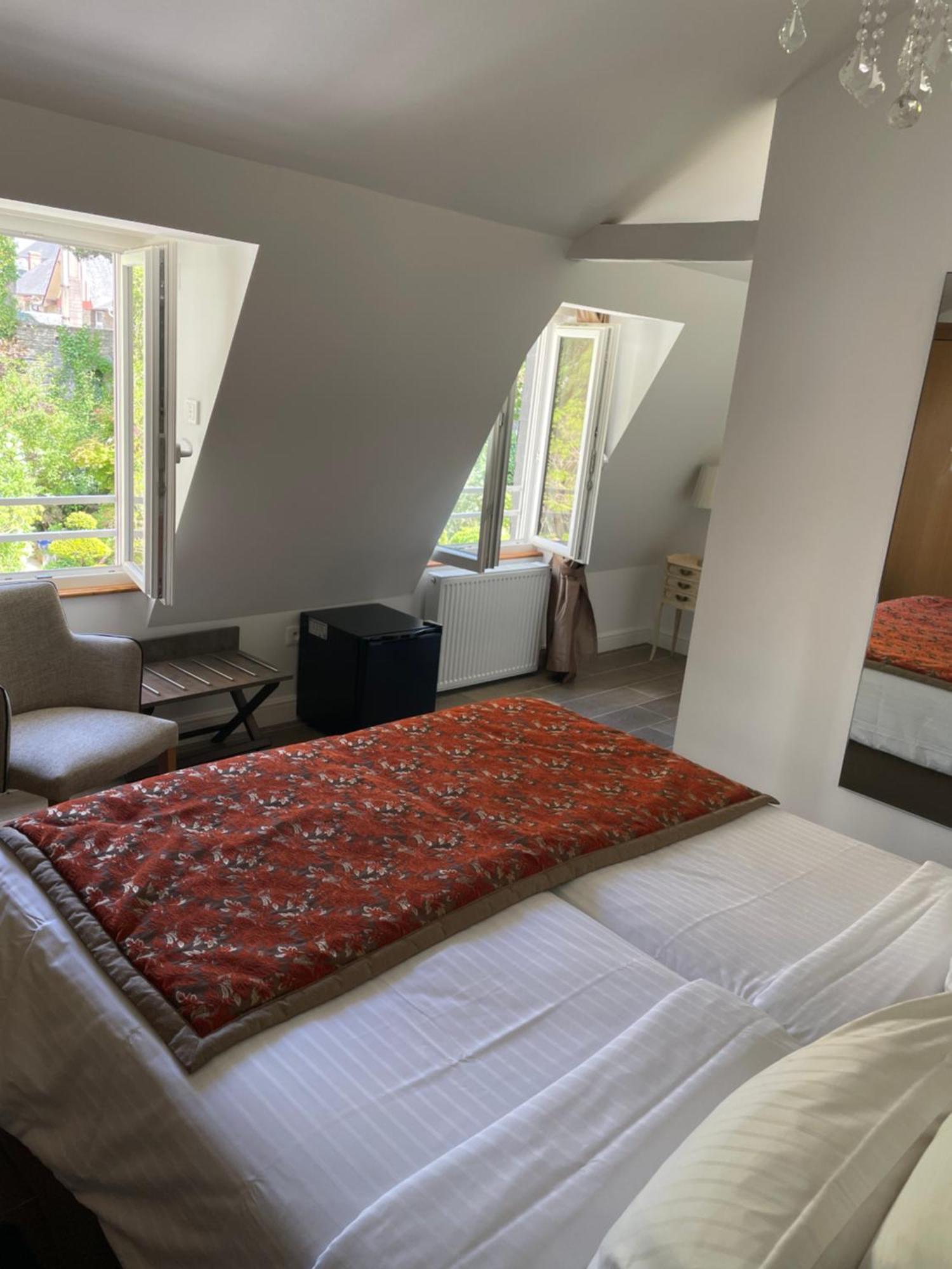 Hôtel Victor Hugo Pontorson Buitenkant foto