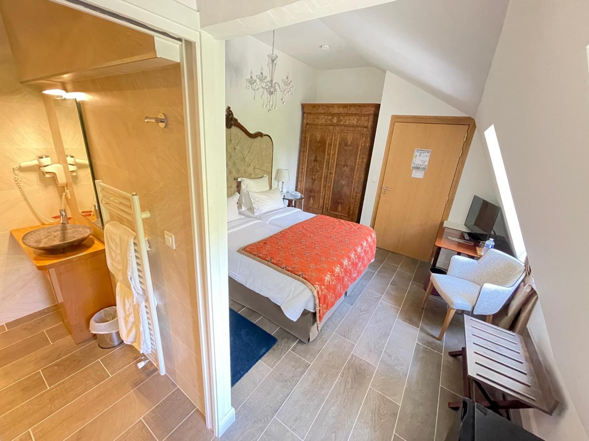 Hôtel Victor Hugo Pontorson Buitenkant foto