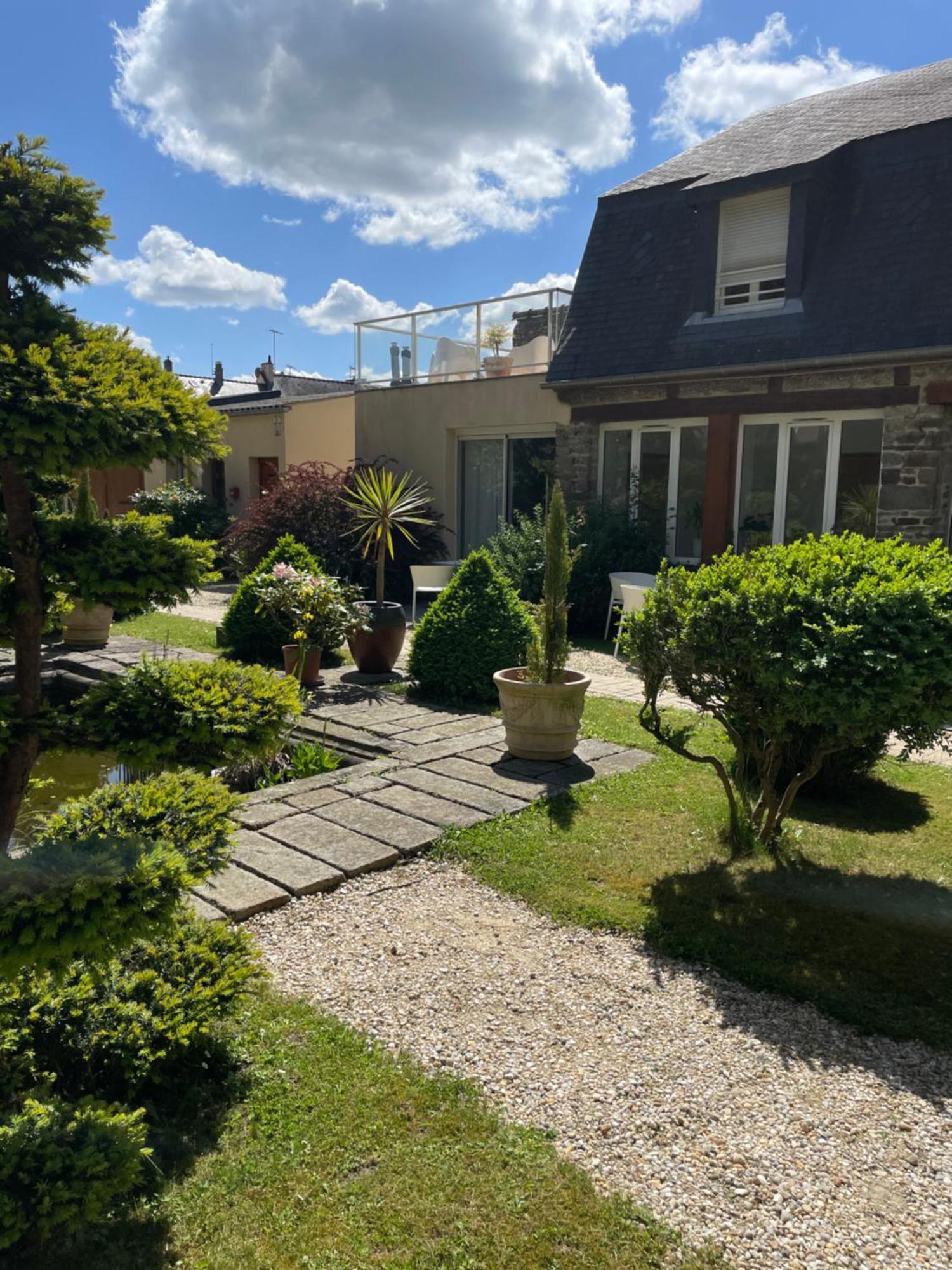 Hôtel Victor Hugo Pontorson Buitenkant foto