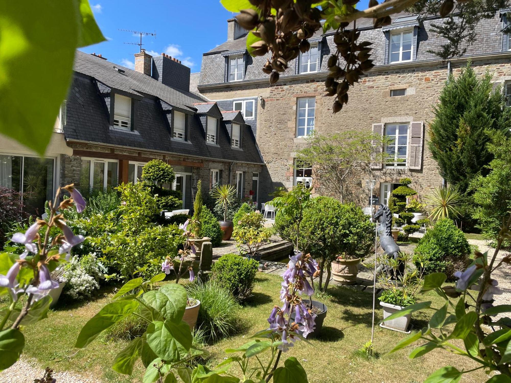 Hôtel Victor Hugo Pontorson Buitenkant foto