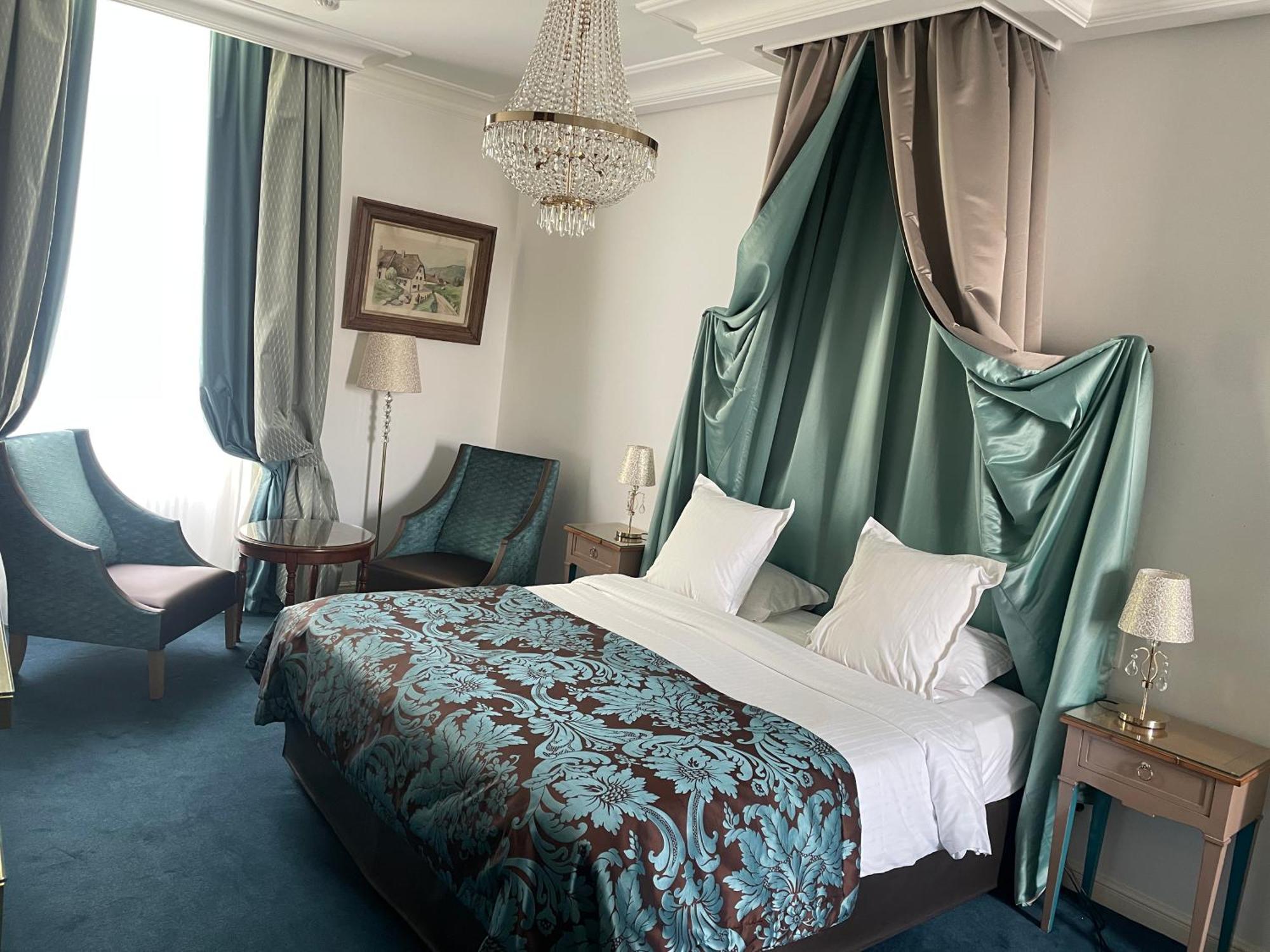 Hôtel Victor Hugo Pontorson Buitenkant foto