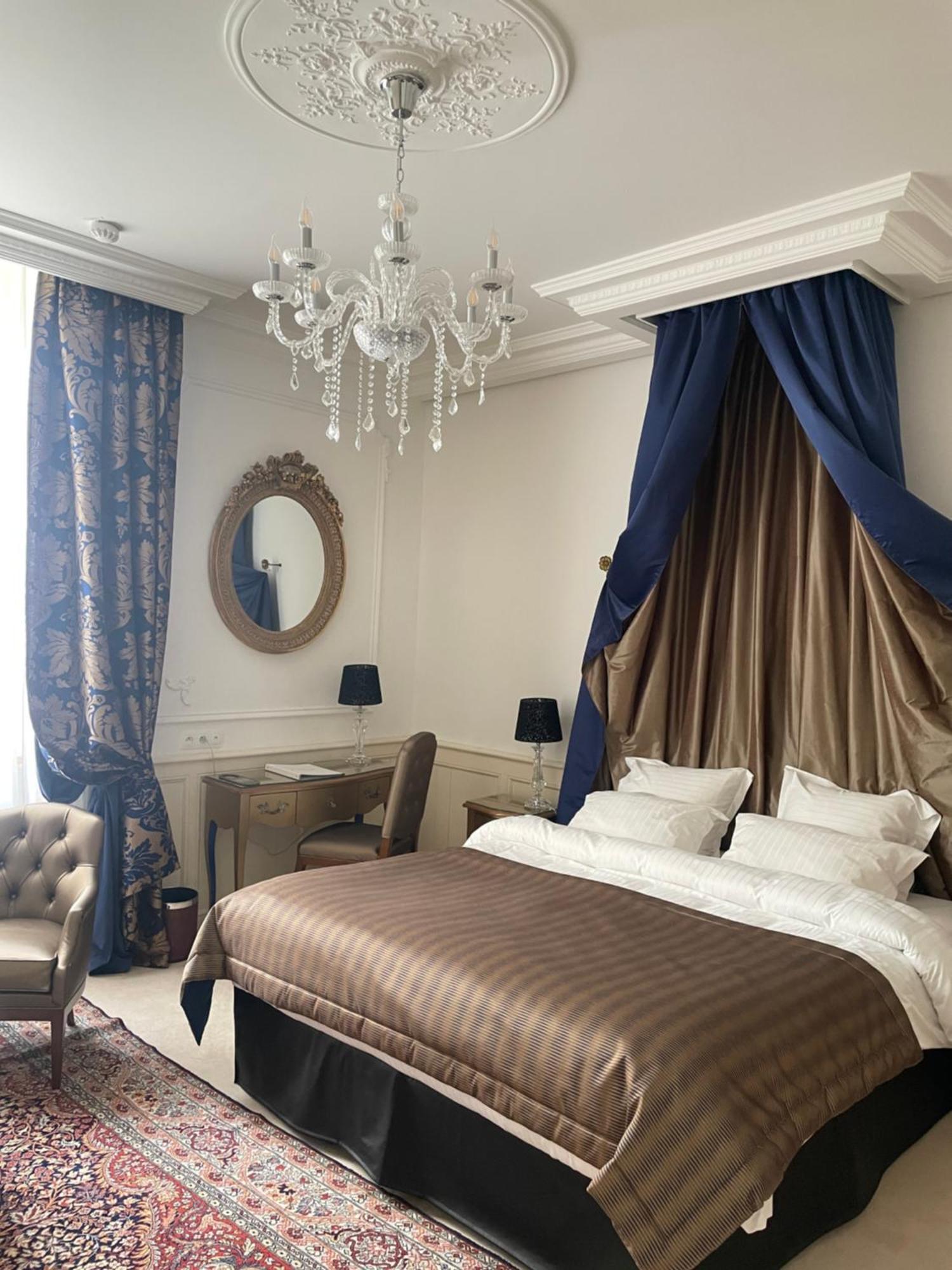 Hôtel Victor Hugo Pontorson Buitenkant foto