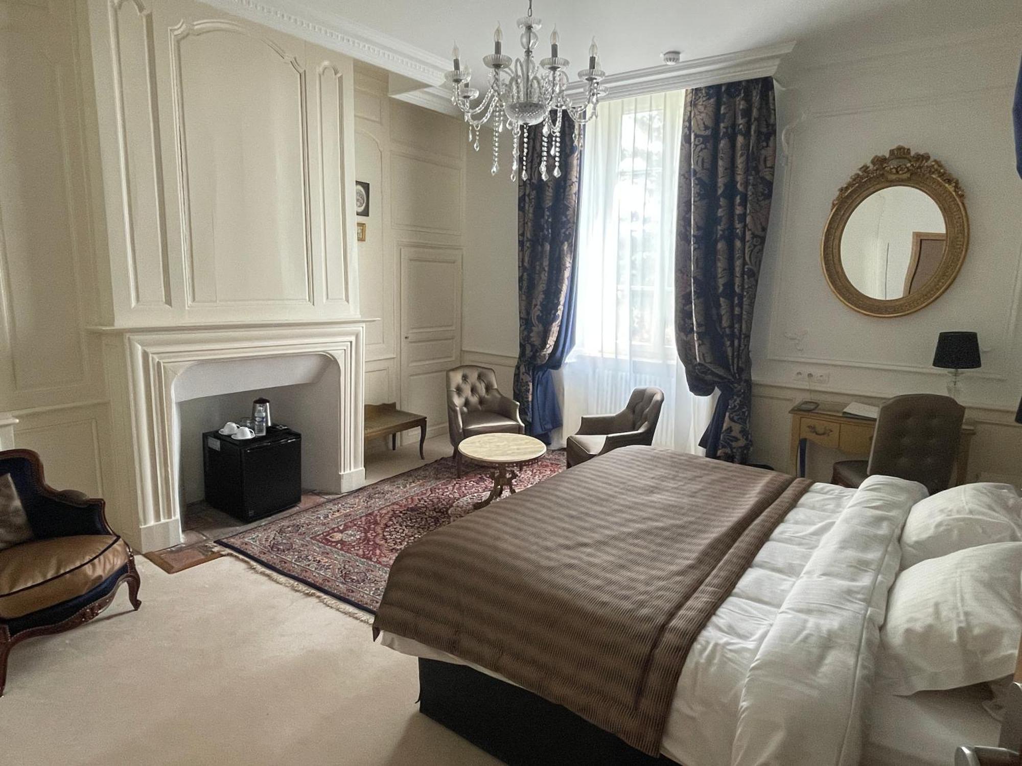 Hôtel Victor Hugo Pontorson Buitenkant foto